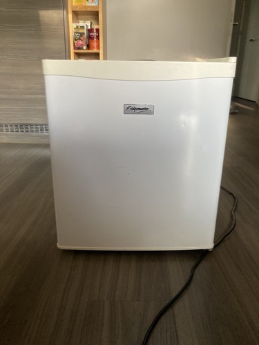 Small table top - freezer, good